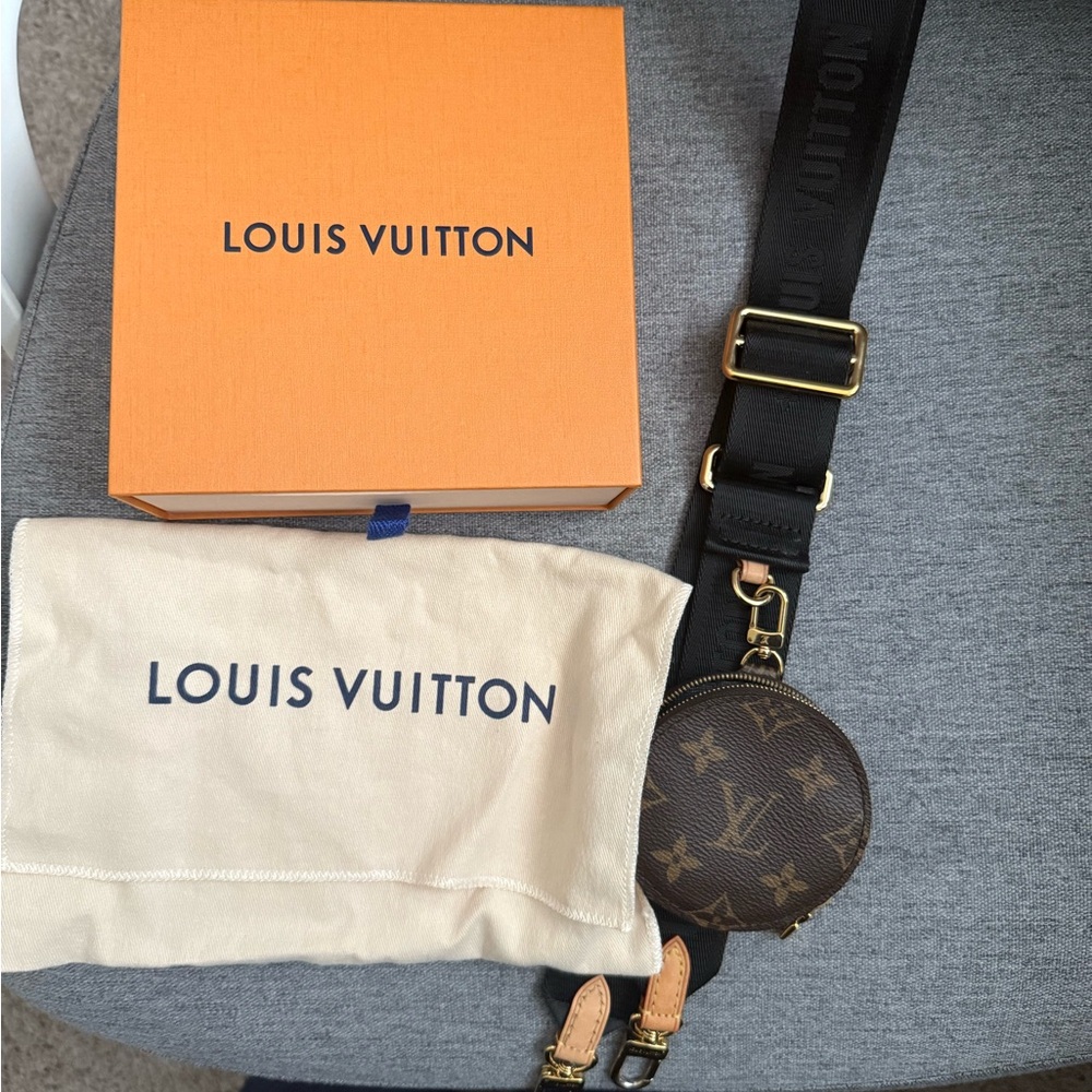 louis vuitton bandouliere strap with coin purse